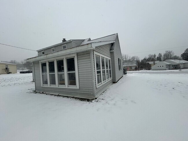 Building Photo - 3 Wills Dr