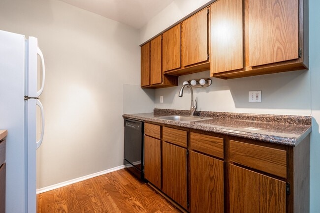 Building Photo - Maplecrest Apartments