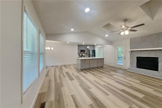 Foto del edificio - 2520 Deerfield Dr