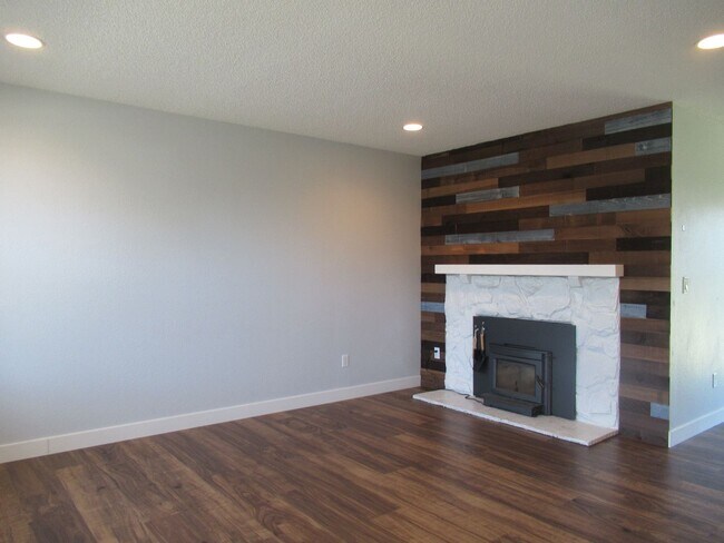 Foto del edificio - APPROVED APPLICATION-Light and bright 3 be...