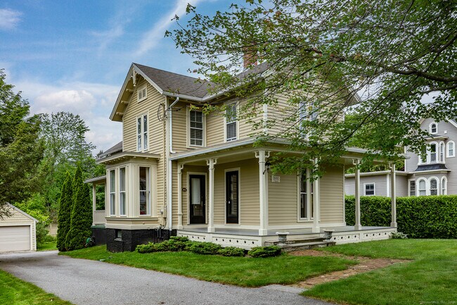 Building Photo - 44 Meadow St
