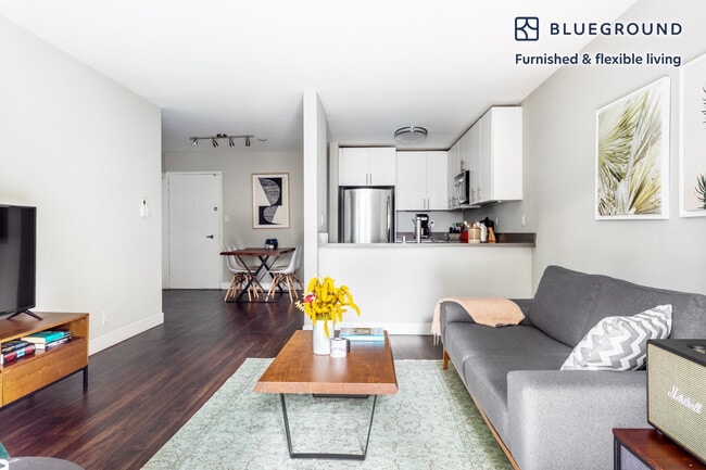 Building Photo - 655 S Fair Oaks Ave