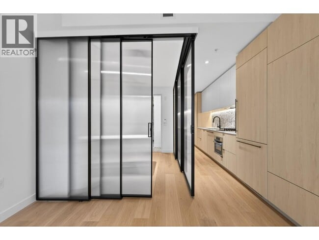 Building Photo - 2471 St George St