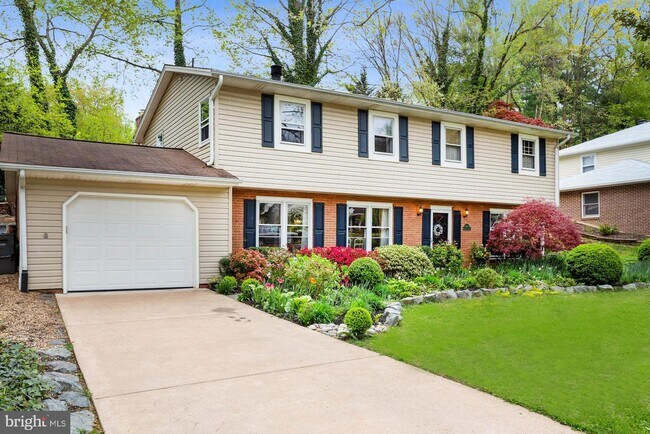 Building Photo - 6107 Holly Tree Dr