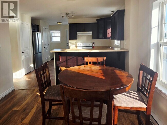 Photo du bâtiment - 980 Tamarack Dr