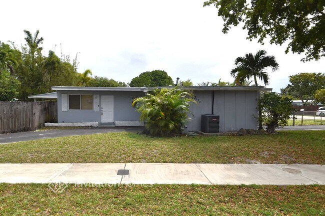 Building Photo - 3137 SW 15th Ct