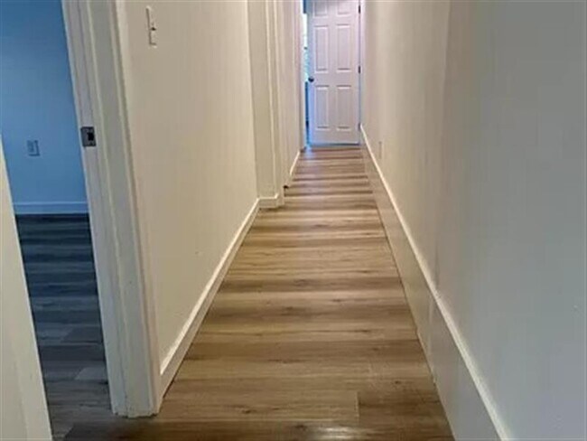 Building Photo - Comfortable home a10