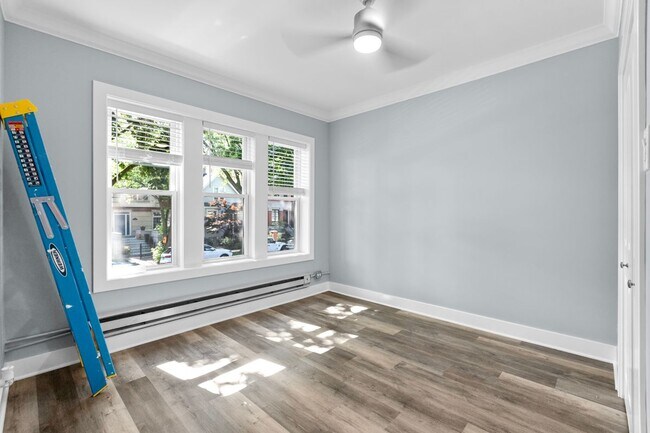 Foto del edificio - 3815 N Greenview Ave