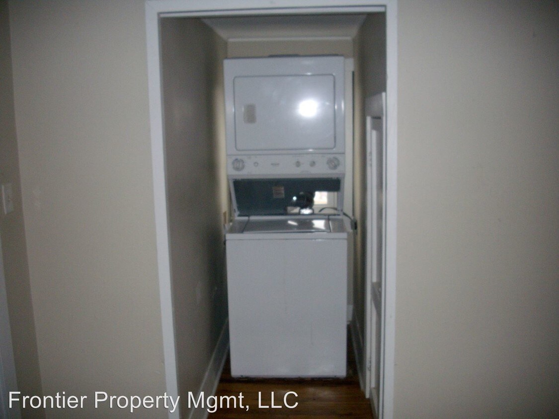 Foto del edificio - 815 S Court St