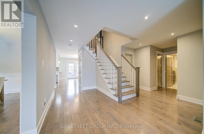 Photo du bâtiment - 1271 Greenwood Crescent