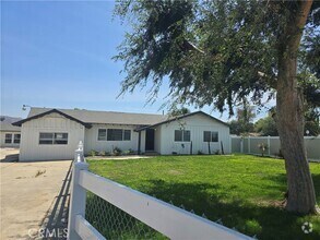 Building Photo - 876 River Dr