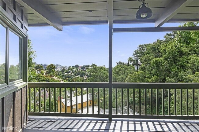 Foto del edificio - 2 br, 3 bath House - 8520 Oak Ct