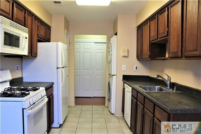 Building Photo - 604 Sharon Garden Ct