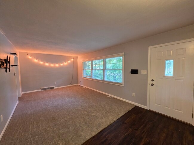 Building Photo - 4509 Wakonda Pky