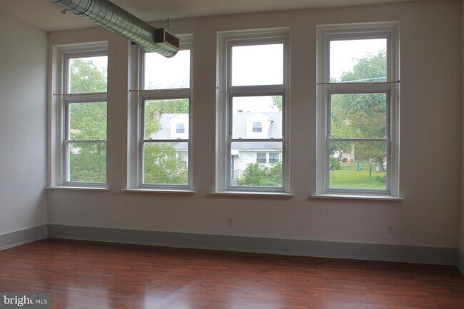 Building Photo - 6136 North Magnolia Avenue