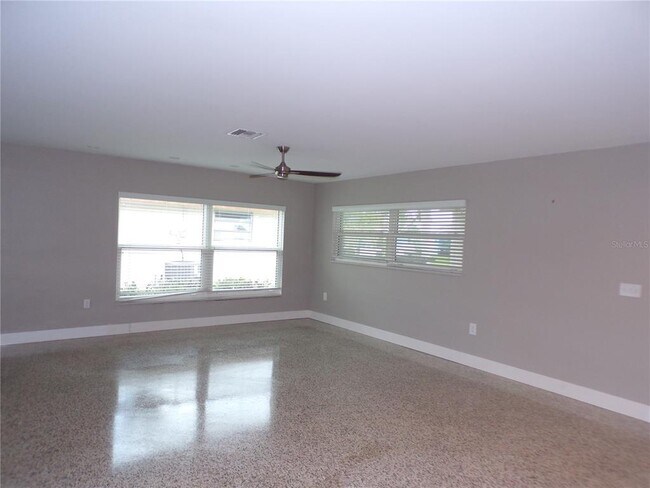 Foto del edificio - 2195 Gulfview Rd