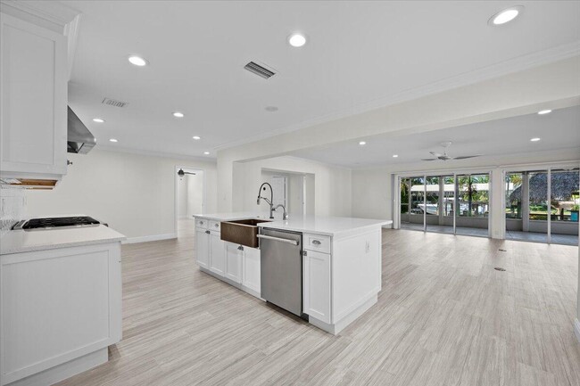 Foto del edificio - 12831 Shore Dr