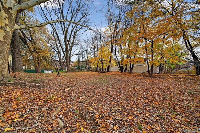 Foto del edificio - 36 Swezey Pl