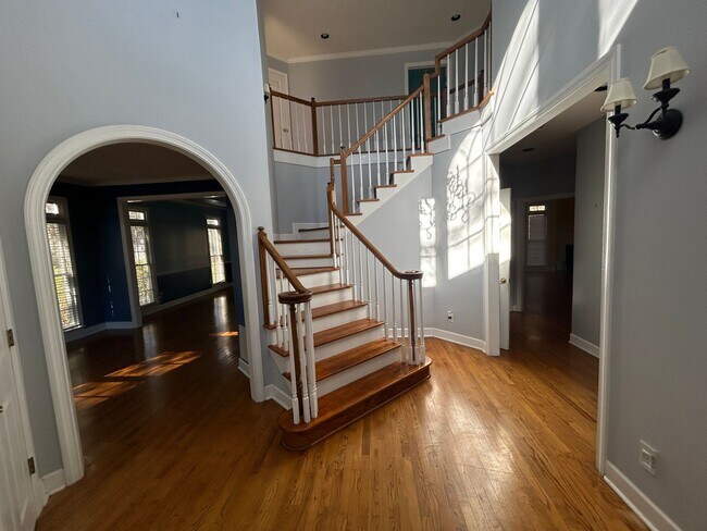 Building Photo - 402 Allendale Ln: 4BR, 3.5BA home with gra...