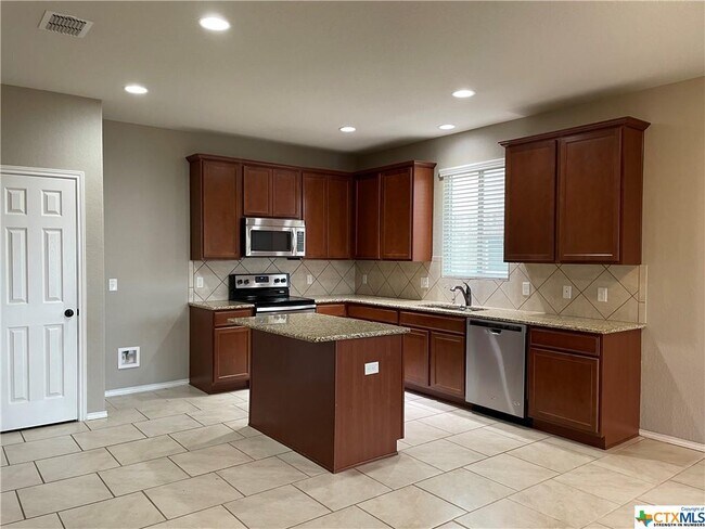 Foto del edificio - 2950 Sawmill Ln