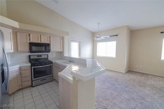 Foto del edificio - 900 Heavenly Hill Ct