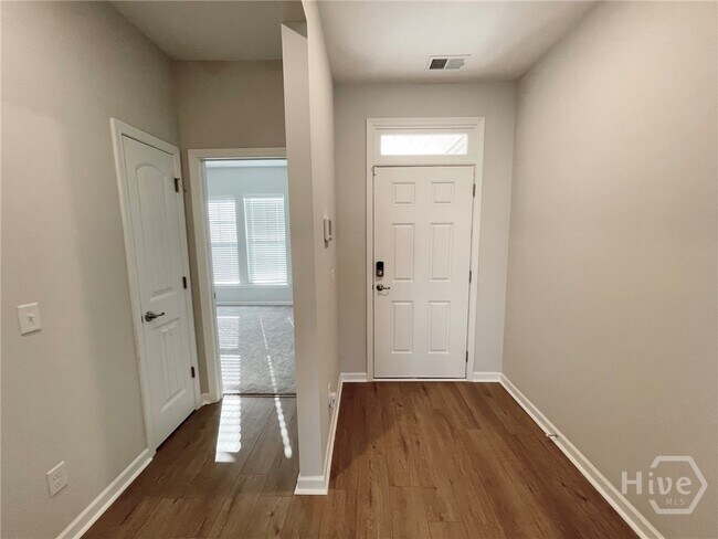 Foto del edificio - 750 Sessile Oak Dr