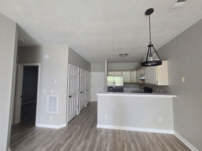 Building Photo - River Oaks - 2BD/ 2BA