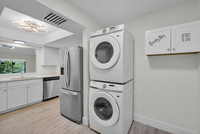 Foto del edificio - Exceptional two-bedroom, two-bath property...