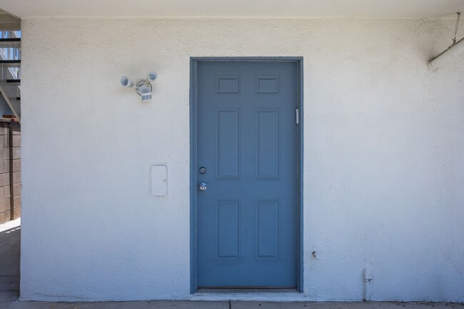 Building Photo - 1238 S Mullen Ave