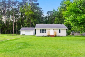 Building Photo - 300 Battleground Ave