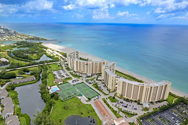 Foto del edificio - 200 Ocean Trail Way