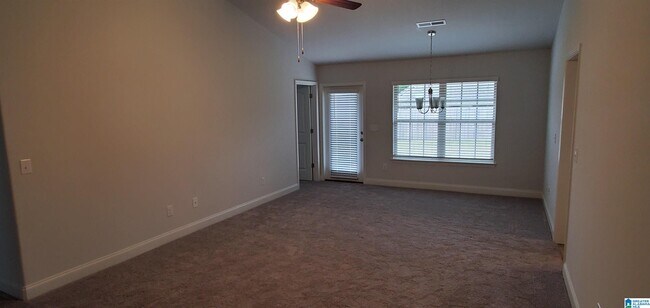 Foto del edificio - 135 Old Ivy Rd