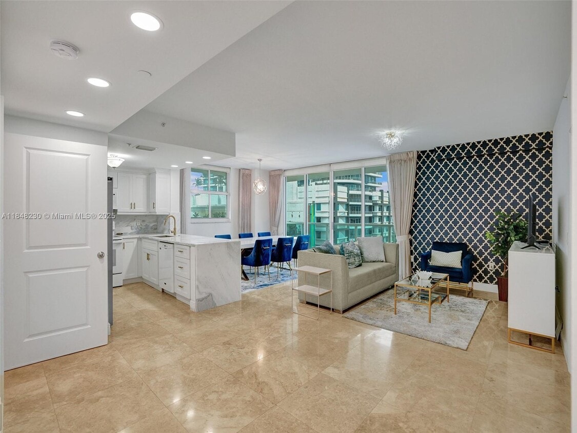 Primary Photo - 1250 S Miami Ave