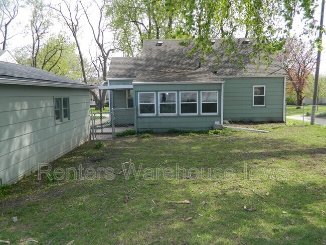 Building Photo - 5905 College Ave