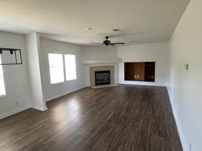 Building Photo - 18009 CR 4112