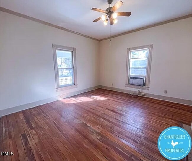 Building Photo - 305 Oakwood St