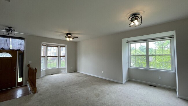 Building Photo - Stafford End Unit Townhome