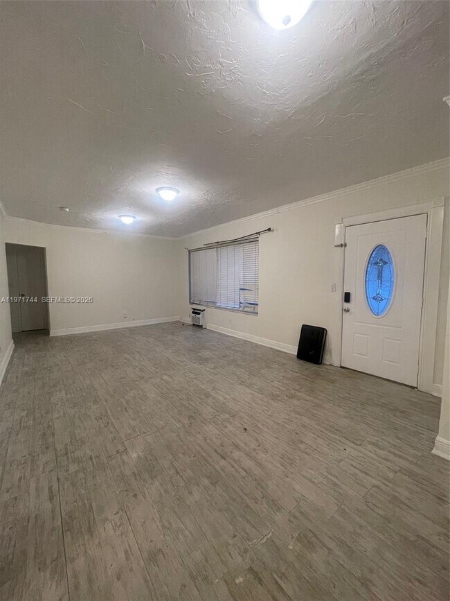Foto del edificio - 121 NE 169th Terrace