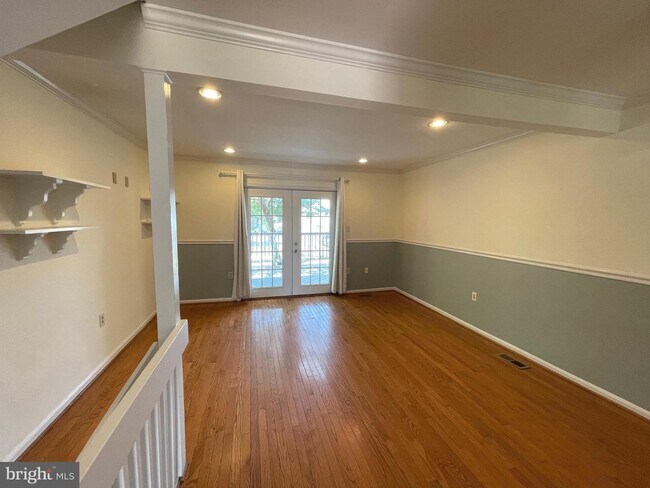 Building Photo - 3016 Shepperton Terrace