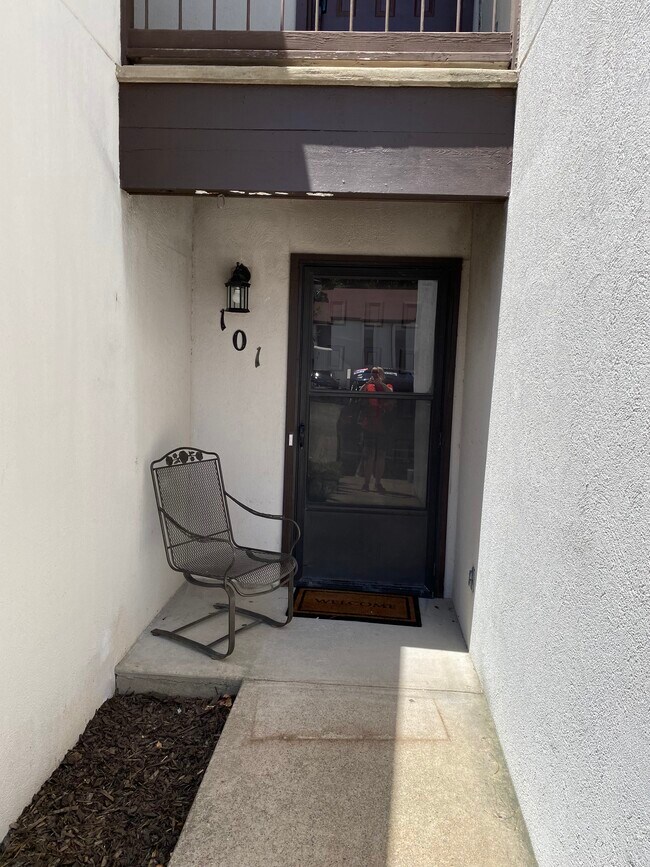 Foto del edificio - 301 Kings Row Dr