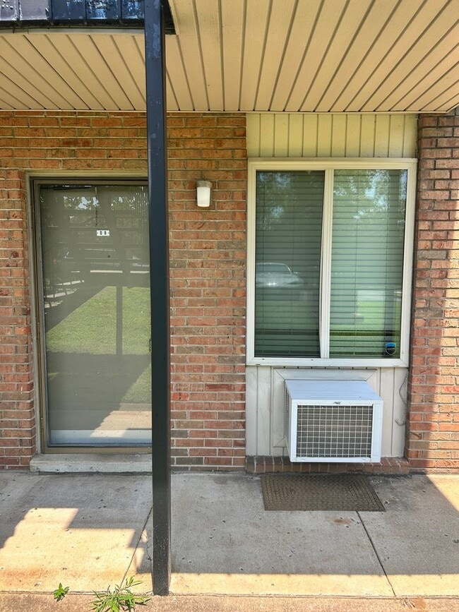 Building Photo - 1 Bedroom 1 Bath Condo