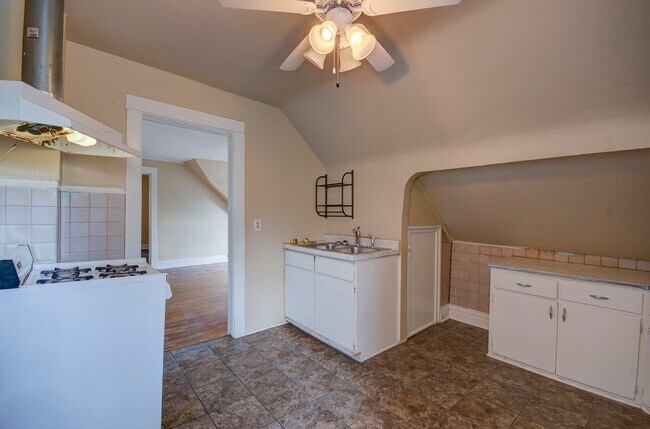 Building Photo - 306 Lime St