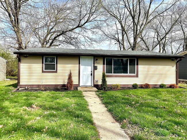 Building Photo - "Charming 3-Bedroom Gem in Indianapolis – ...