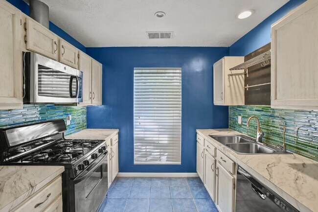 Building Photo - Well-maintained home on a cul-de-sac in a ...