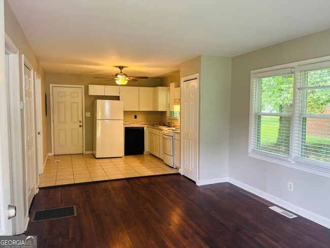 Building Photo - 4531 Wesley Dr