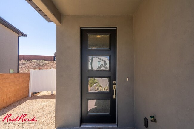 Building Photo - Hurricane Valley 3 Bedroom Townhome