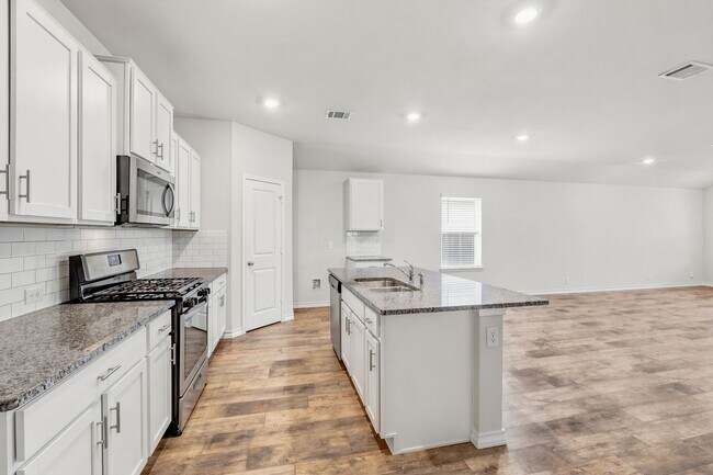 Foto del edificio - Move in Ready 4 bed 2 bath!