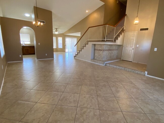 Building Photo - 3 Bedroom 2.5 Bathroom with a Pool in Gard...