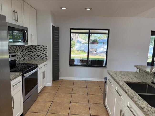 Foto del edificio - 2417 Abbey Ave