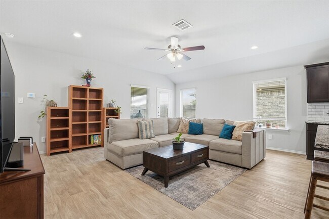 Building Photo - 11016 33rd Ave N